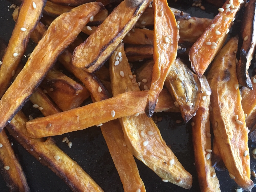 Läs mer om artikeln Sötpotatis-pommes (Paleo)